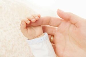 نوزاد جاسکی در آمبولانس اورژانس چشم به جهان گشود