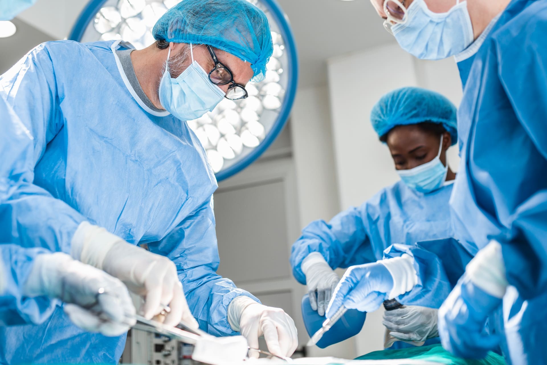 نقش محصولات یکبارمصرف در بهبود کارایی اتاق عمل