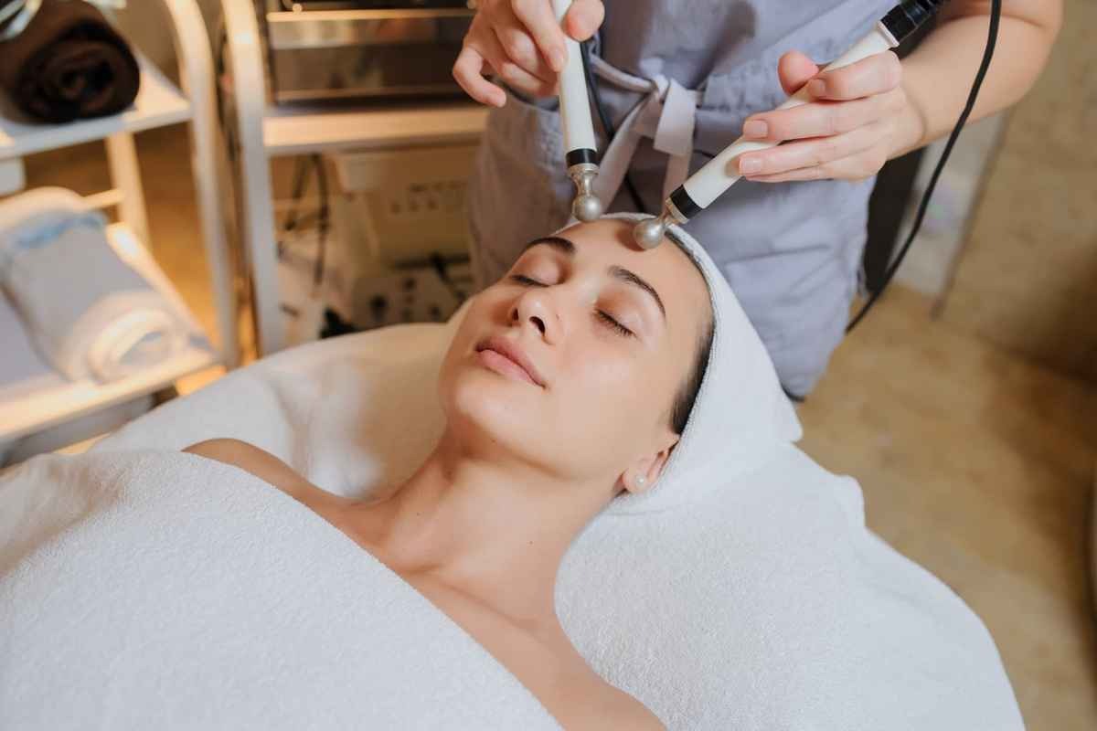 کلینیک فیزیوتراپی صورت در تهران برای زیبایی و جوانسازی پوست