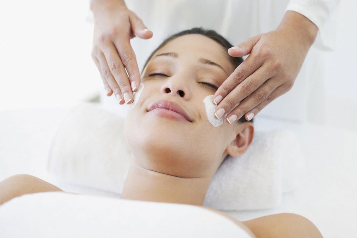 کلینیک فیزیوتراپی صورت در تهران برای زیبایی و جوانسازی پوست