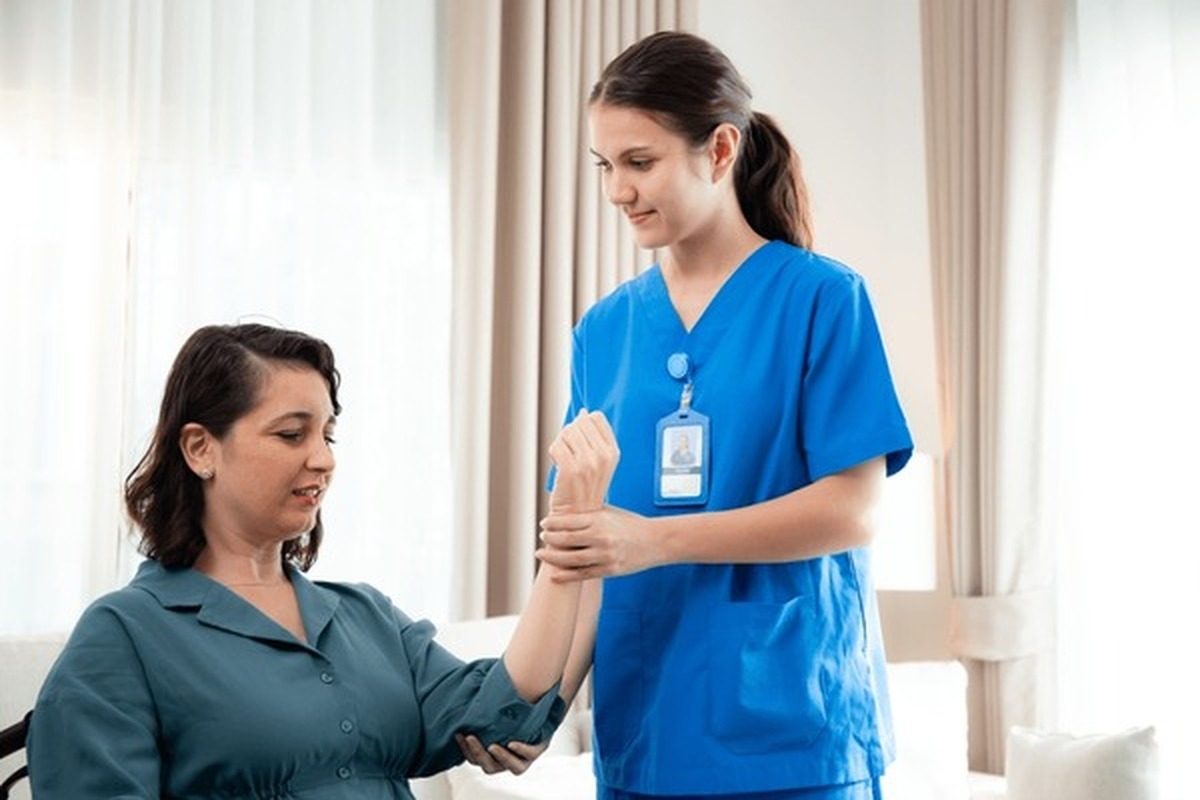 پرستار در منزل