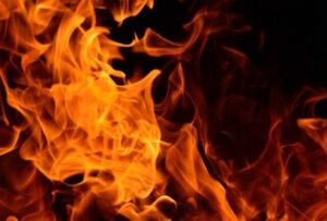 آتش‌سوزی گسترده در خیابان لاله زار تهران