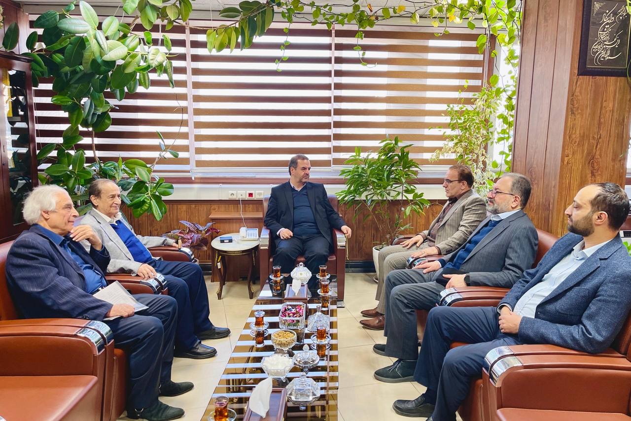 در دیدار رئیس‌کل سازمان نظام پزشکی با رئیس سازمان تعزیرات حکومتی تأکید شد: لزوم تکریم جامعه پزشکی و توجه به قیمت تمام‌شده خدمات در رسیدگی‌ها