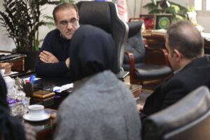 دیدار رئیس‌کل سازمان نظام پزشکی با نمایندگان دستیاران معترض به نتایج آزمون گواهینامه (پره‌بورد)