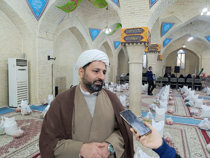 زارع: خیرین فارسی ۴ میلیارد ریال کمک معیشتی به نیازمندان اهدا کرد