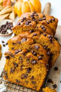 طرز تهیه نان چیپس شکلاتی کدو حلوایی