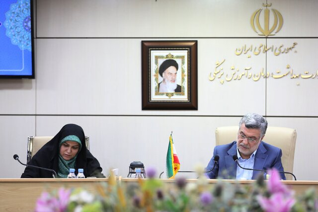 نشست فراکسیون زنان مجلس با وزیر بهداشت؛ سند سلامت بانوان تدوین میشود سند سلامت بانوان و کودکان در راه است؛ زیرساختها آماده میشود