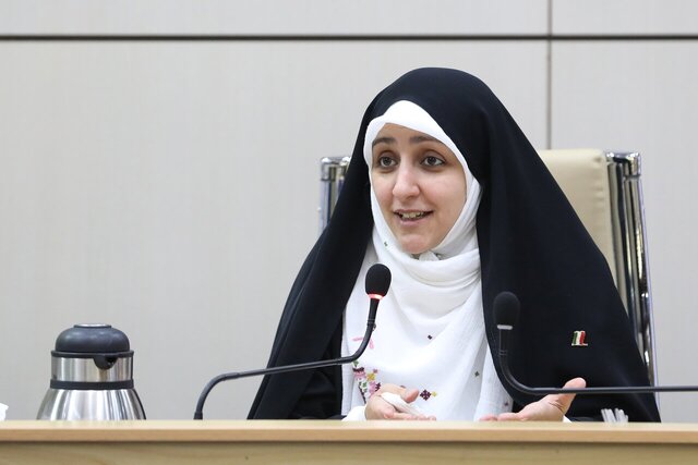 نشست فراکسیون زنان مجلس با وزیر بهداشت؛ سند سلامت بانوان تدوین میشود سند سلامت بانوان و کودکان در راه است؛ زیرساختها آماده میشود