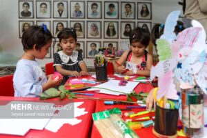 هومنیان: ۳۲۰ یزدی در صف انتظار برای دریافت فرزندخواندگی هستند