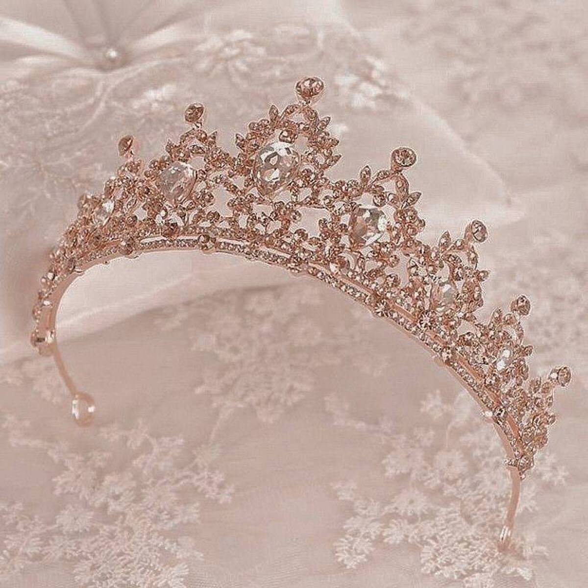 هیوا امین زیباترین زن خاورمیانه در سال ۲۰۲۵ شد/ عکس قبل و بعد از عمل زیبایی مدل ایرانی