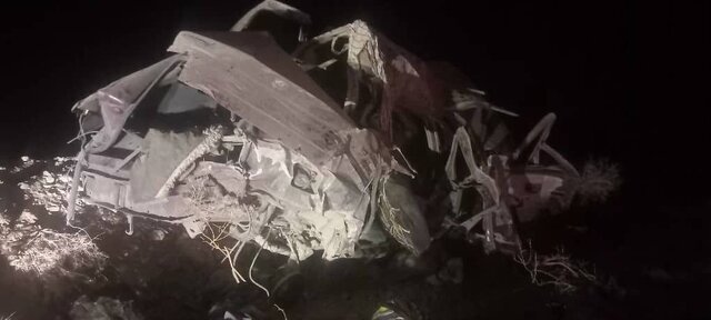 واژگونی ۴۰۵ شوتی، ۵ کشته و ۷ مصدوم برجا گذاشت/ جاسازی ۱۲ نفر از اتباع غیر مجاز در خودرو + تصویر