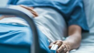 پیشکسوت سینما در آی سی یو بستری شد / مردم دعا کنند 