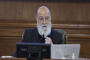 چمران: اجرای قانون اساسی در حوزه شوراها مطلوب نیست