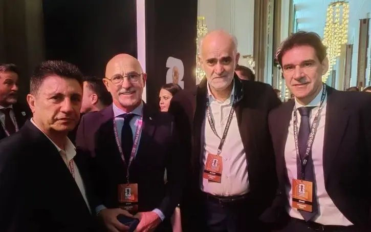 ژست دوستانه امیر قلعه‌نویی در کنار دلافوئنته و ناگلزمن