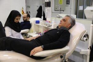 اهدای خون رئیس سازمان نظام پرستاری برای ترویج فرهنگ مشارکت داوطلبانه