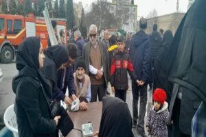 استقرار ایستگاه غربالگری سلامت در مسیر راهپیمایی ۲۲ بهمن خرم‌آباد