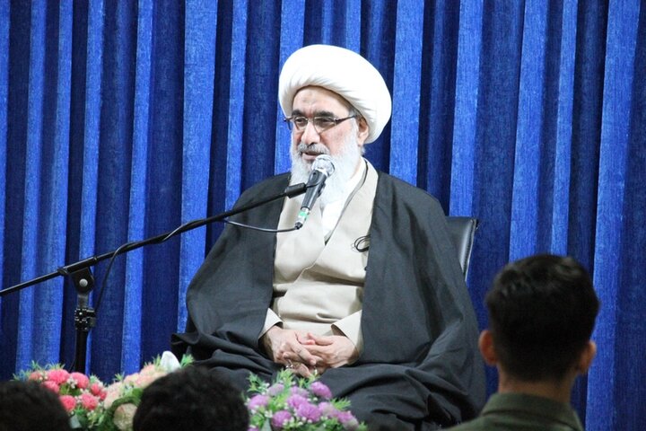 امام جمعه بوشهر: معیار تشخیص حق، نگاه و موضع رهبر انقلاب است