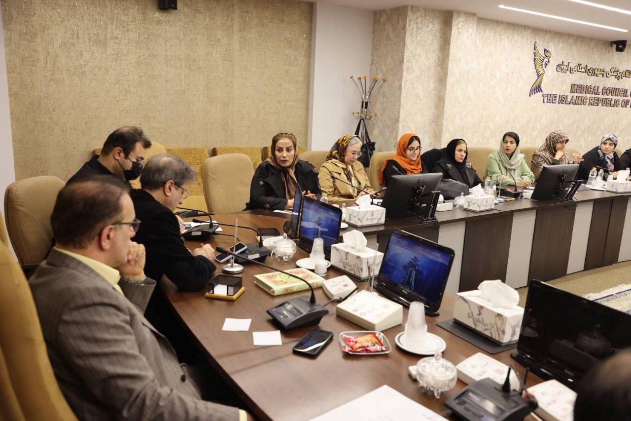 برگزاری جلسه بررسی مشکلات گروه مامایی با حضور رئیس‌کل سازمان نظام پزشکی