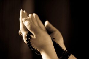 دعای روز چهارم ماه رمضان ۱۴۰۴ + متن عربی، ترجمه و شرح