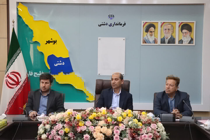 فرماندار دشتی: عیدی کارگران پیش از پایان سال پرداخت شود