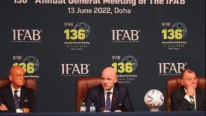 قوانین فوتبال تغییر می‌کند / اجرای قوانین جدید داوری در آستانه جام جهانی ۲۰۲۶