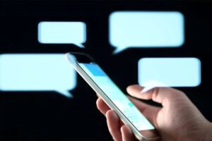 ماجرای ارسال پیامک عجیب و جنجالی برای ۵۰ هزار نفر / ترامپ به مردم پیامک زد!