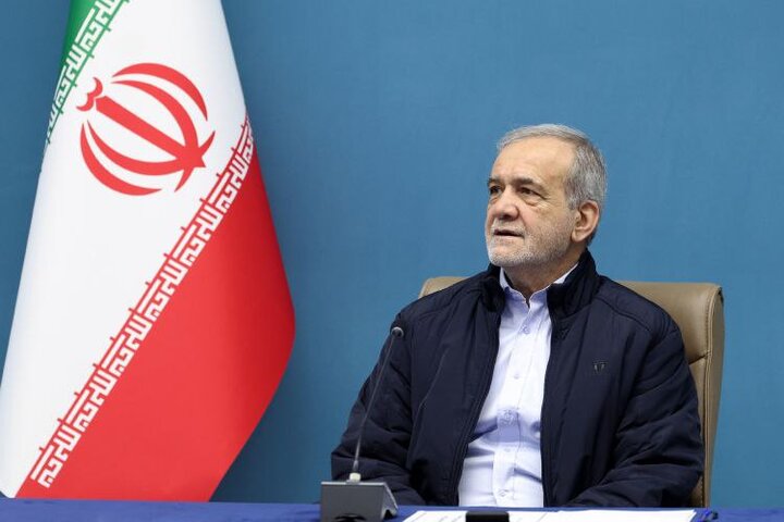 نشست رئیس‌جمهور با فرهیختگان لرستان، فعالان فرهنگی چه گفتند؟