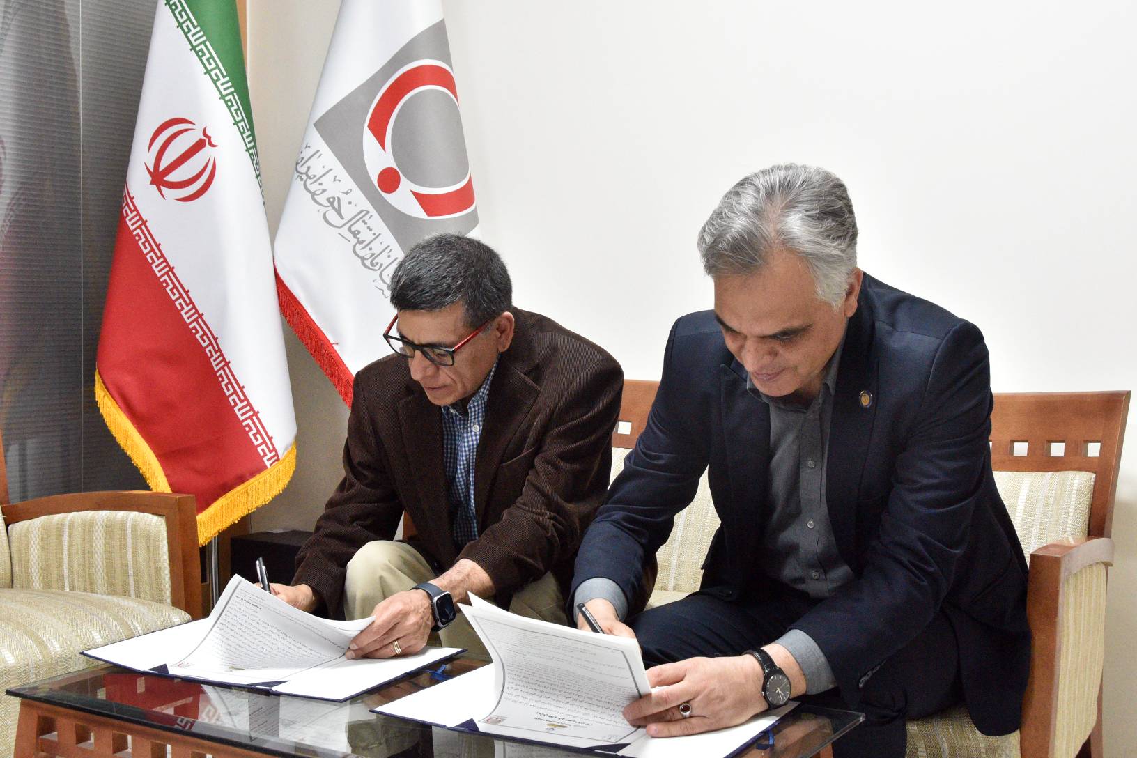 پرستاران در حلقه آغاز و پایان زنجیره انتقال خون همکاری می کنند