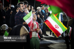 ادامه قرارهای شبانه مردم ایلام در میدان ۲۲ بهمن