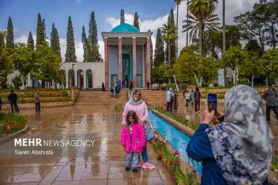 بارش باران بهاری در حافظیه و سعدیه شیراز+ عکس