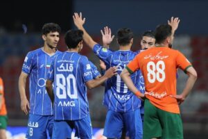 برگشت لیگ به ضرر تیم ملی است/ عزیزیان: اولویت با آماده‌سازی بازیکنان باشد