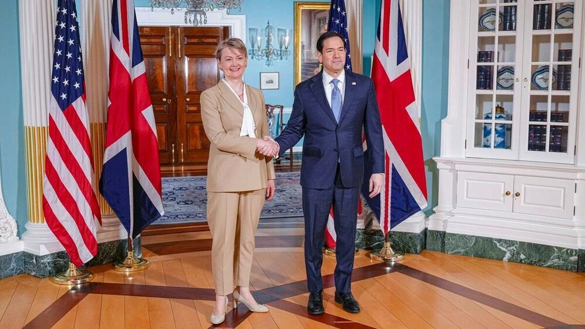 رایزنی وزرای خارجه آمریکا و انگلیس درباره ایران و تنگه هرمز