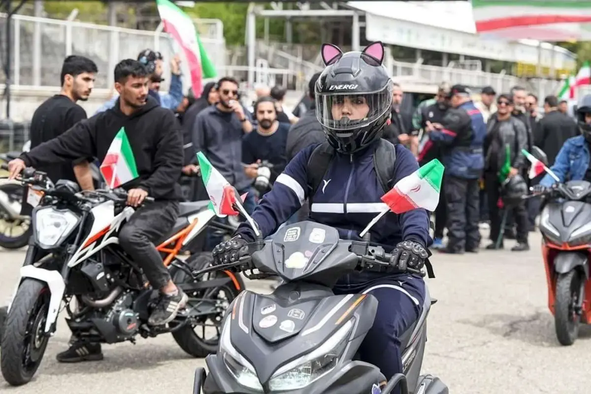 رژه زنان موتورسوار در میدان آزادی+ عکس