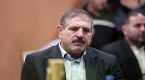 عباس جدیدی کلاشینکف بدست در ایست بازرسی+ عکس