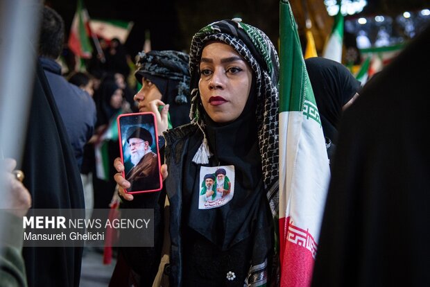 پرچم ایران بر فراز شب‌های اقتدار شاهرود؛مردم مقاومت را فریاد می‌زنند