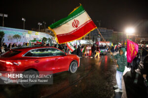 پیوند باران و بصیرت در همدان؛ روایت حماسه شبانه مردم