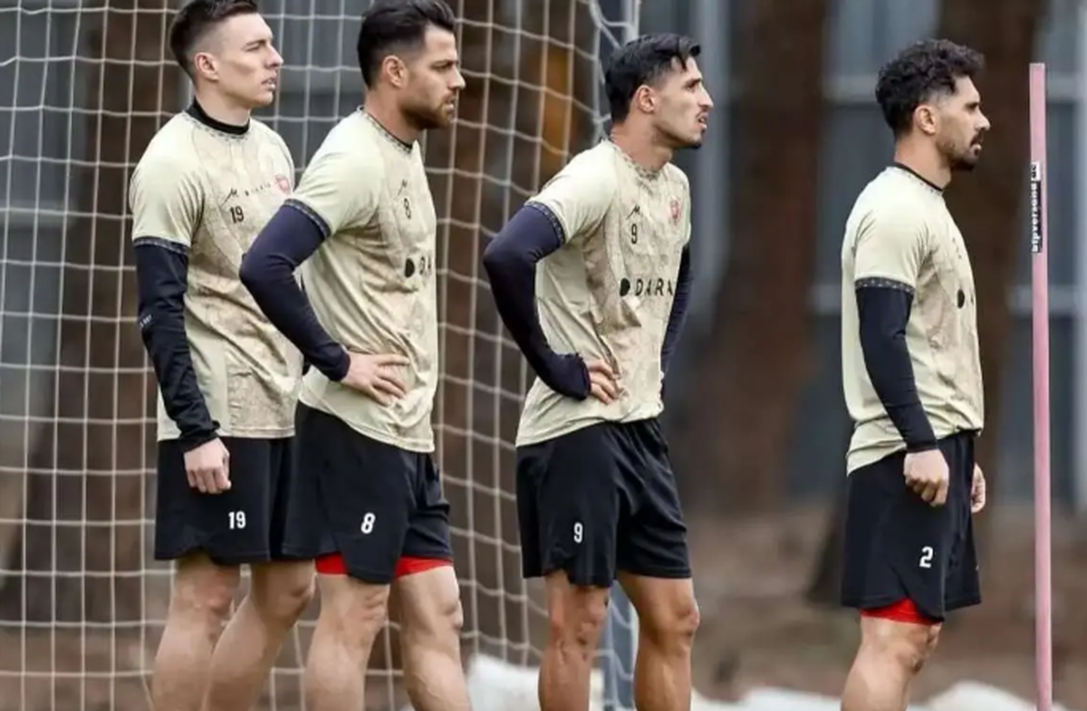 چالش‌های ادامه لیگ برای پرسپولیس/ خارجی‌ها برنمی‌گردند؟