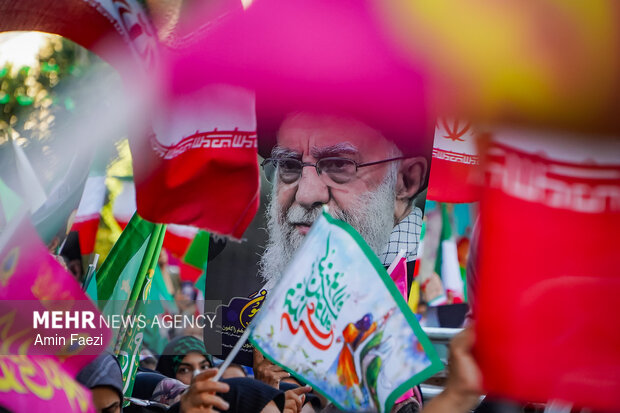 جشن کیلومتری غدیر در قلب تبریز؛ خیابان‌ها میزبان شادی خانوادگی