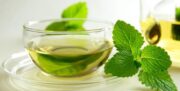 طب سنتی؛ مصرف به‌موقع عرق نعناع و تأثیر آن بر سلامت دستگاه گوارش