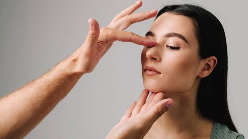 هزینه عمل بینی در تهران چقدر است؟ بررسی عوامل موثر بر قیمت جراحی بینی قیمت عمل بینی