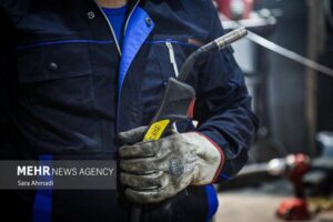 واسطه‌گری پابرجاست تا قرارداد کارگران مستقیم نباشد