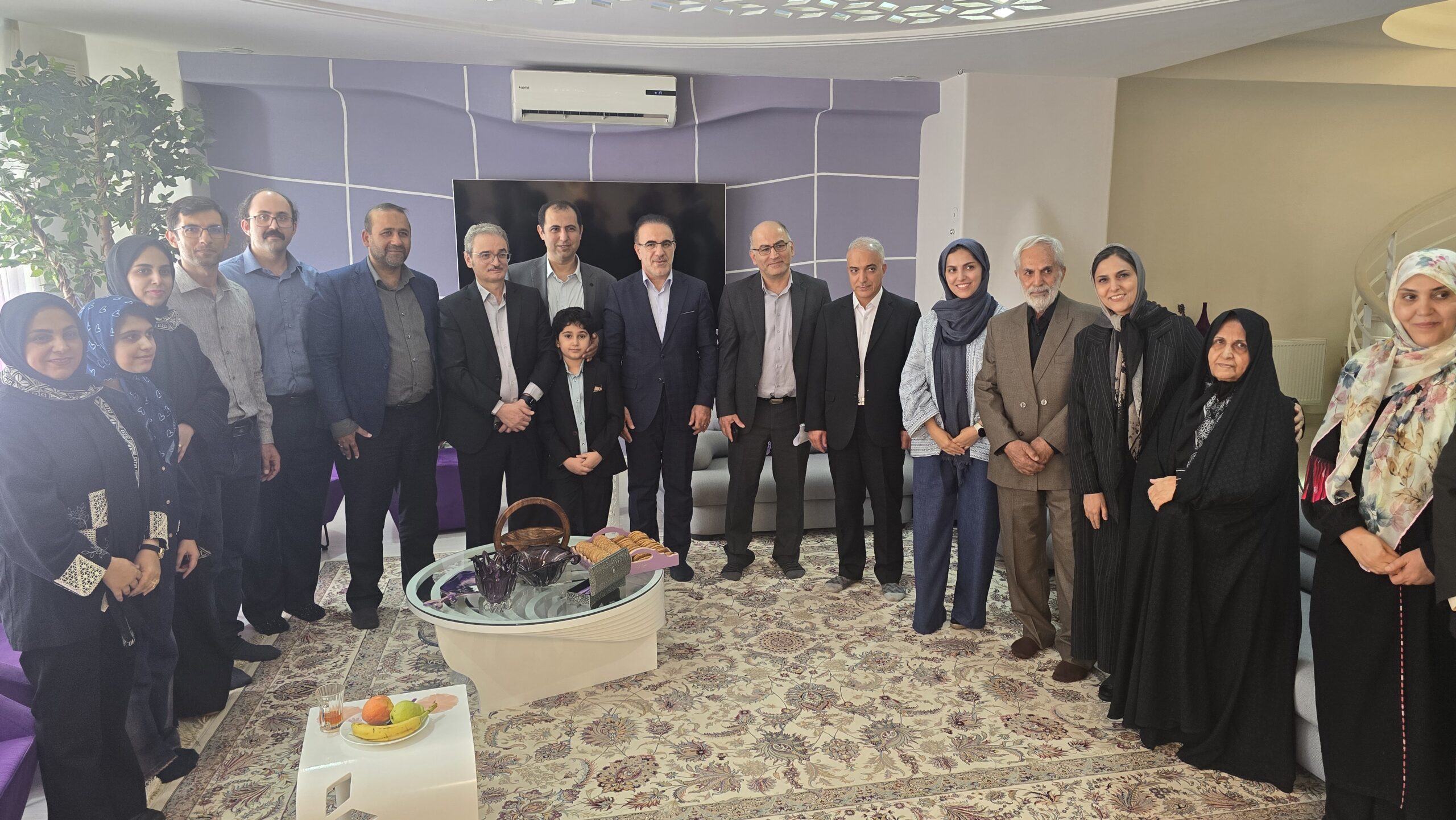 دیدار رئیس‌کل سازمان نظام پزشکی با خانواده باقری‌وند؛ خانواده‌ای در خدمت سلامت