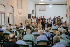سینماگران قم به مناسبت روز سینما به دیدار سالمندان رفتند
