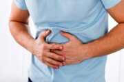 نفخ شکم؛ کدام دمنوش‌ها کمک‌کننده‌اند و چه زمانی باید علت را جدی گرفت؟