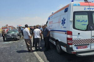 ۱۱ مصدوم در برخورد مینی‌بوس و سمند