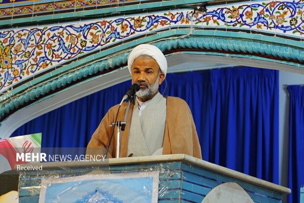 امام جمعه دشتستان: سواد رسانه‌ای ضرورت صیانت از خانواده است