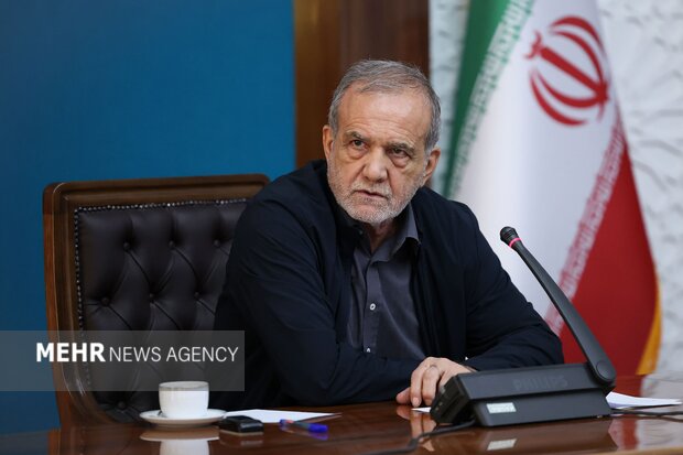 پزشکیان درگذشت پدر شهیدان والامقام اسفندیاری را تسلیت گفت